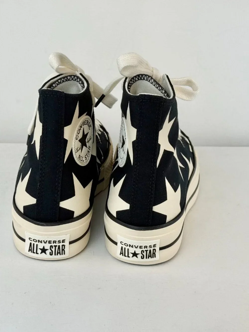 Women's 9 - Converse Chuck Taylor All Star Lift Large Stars - A09903C
